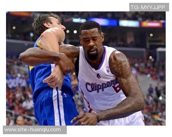 马卢阿奇精彩顺下空接暴扣成功打入本场首分展现出色表现