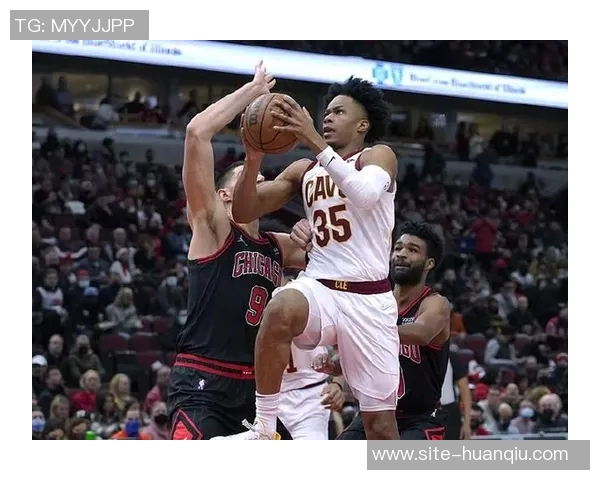 马特科维奇上半场表现惊艳五投全中贡献12分1断2帽三分球完美命中 马特科维奇上半场表现惊艳五投全中贡献12分1断2帽三分球完美命中